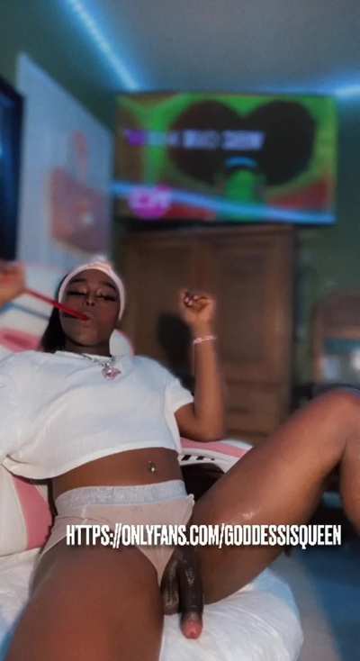 Just rubbin and vibin 😏