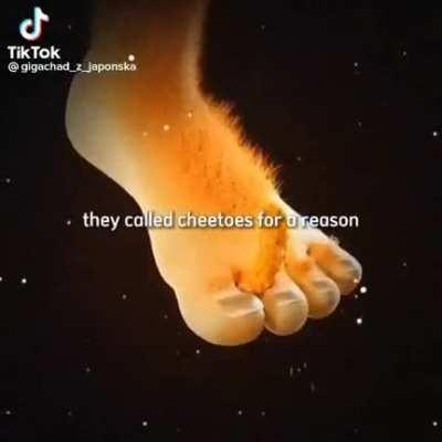 i wanna lick those cheesy toes