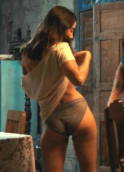 Who knew Alison Brie had such a dumptruck ass now.