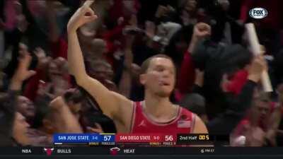 Malachi Flynn hits game winner for San Diego State