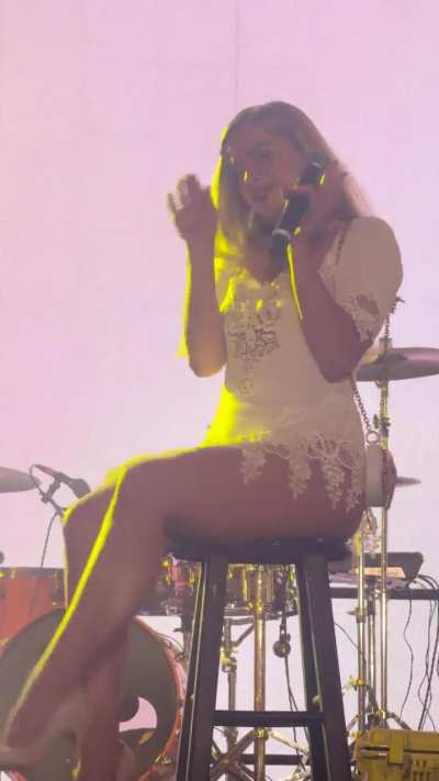 Footage I took of Addison during the end of her Q&A at Jingle Ball Village 2024