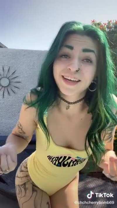 In the word of Afroman “she had green hair, but damn she look good!” 💧