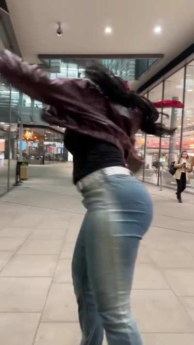 Christabelle Aliker (@christabelle._)