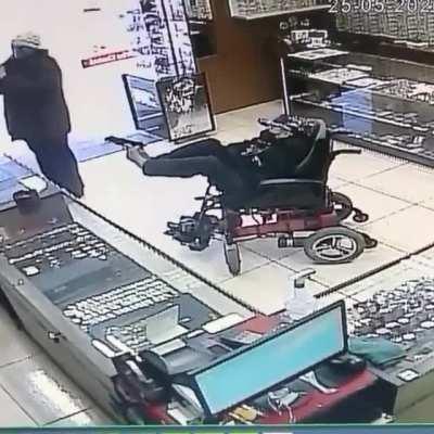 Man with no arms commits armed robbery