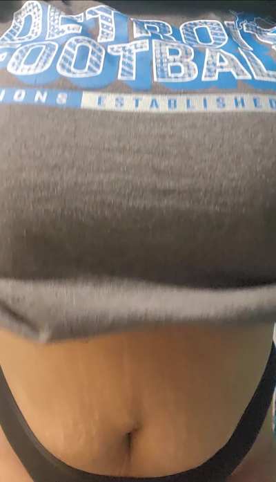 DDD Obsession's titty reveal & drop to help the Lions out! #SE MI 🥳