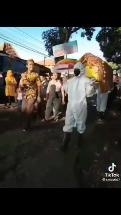 when the body falls out during funeral procession