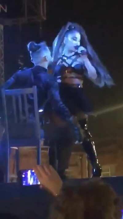 Look at her work it 🥵