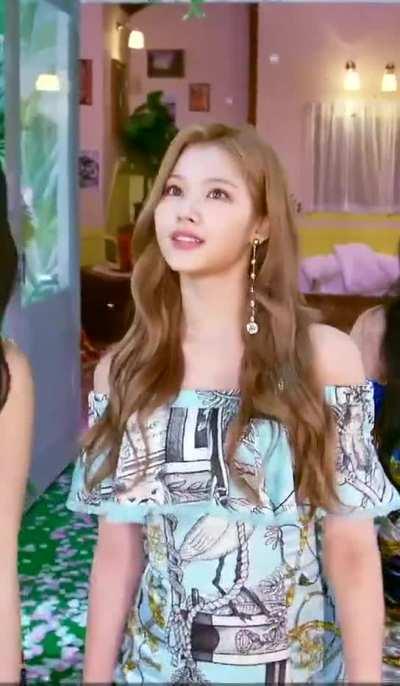 210611 - Gorgeous Sana