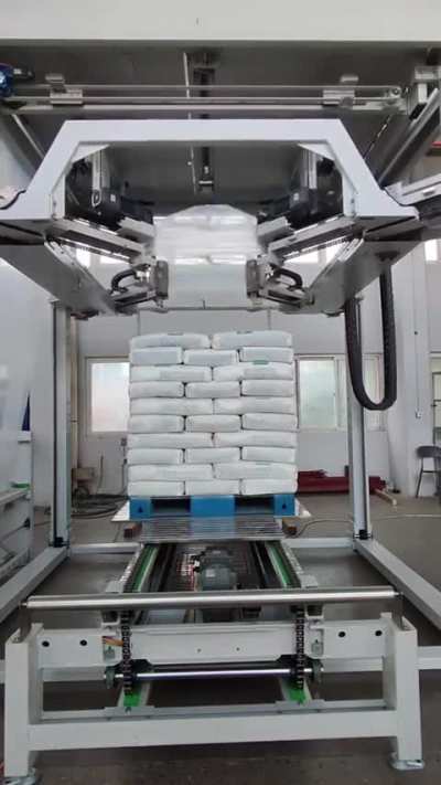 Pallet wrapping machine
