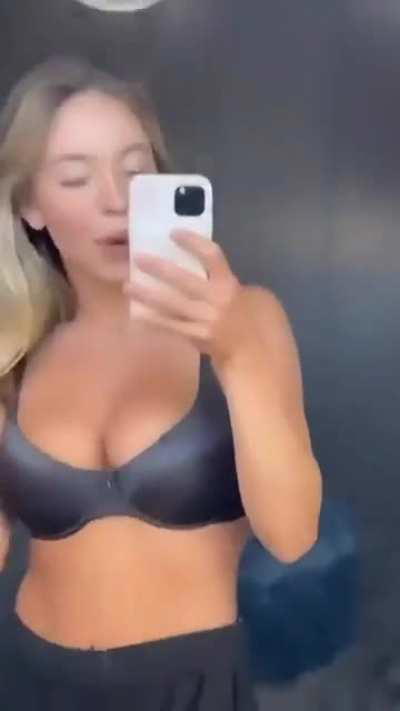 Sydney Sweeney ✊💦