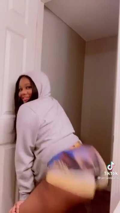 @ashantibanti shawty swear she mad innocent lol