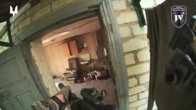 First-person footage of Ukrainian Special Operations Forces searching for Russian sabotage and reconnaissance groups in Yampil, Donetsk Oblast. They were able to catch several Russian soldiers alive.