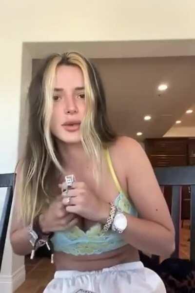 Bella Thorne areola slip on Instagram Live