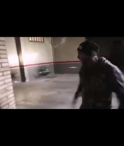 Arriba, arriba compañero. No es momento de caer en depresión. Las mujeres son temporales, la revolución nacionalsindicalista y el futuro universal de España y la Hispanidad es para siempre.