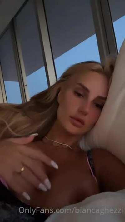 Scroll through the new posts! You don't wanna miss something like Bianca here do you?!