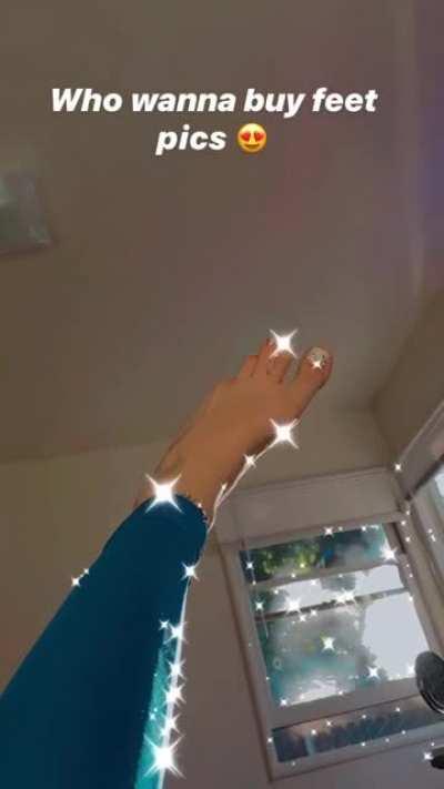 Damn datbitchbarbiee got sexy feet😍❤