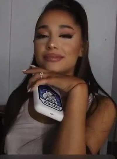 I wanna paint her pretty face with cum