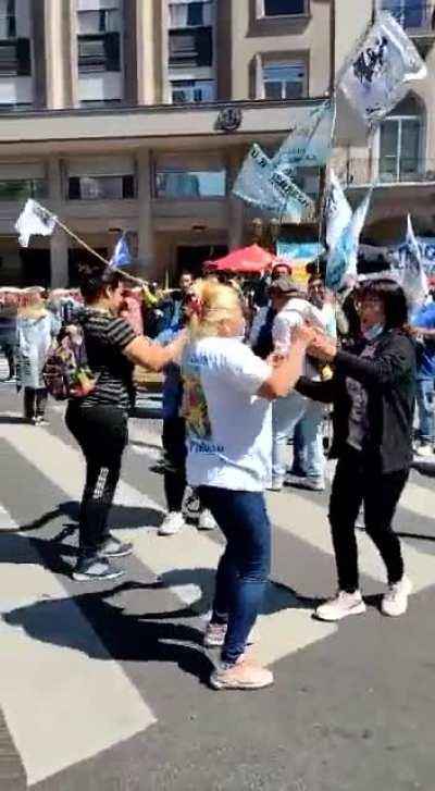 Bailando por un plan