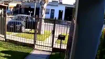Lomas de Zamora: le roban el auto a una Mujer que estaba por salir de la casa con su hijo de 6 años adentro. Imagenes fuertes.