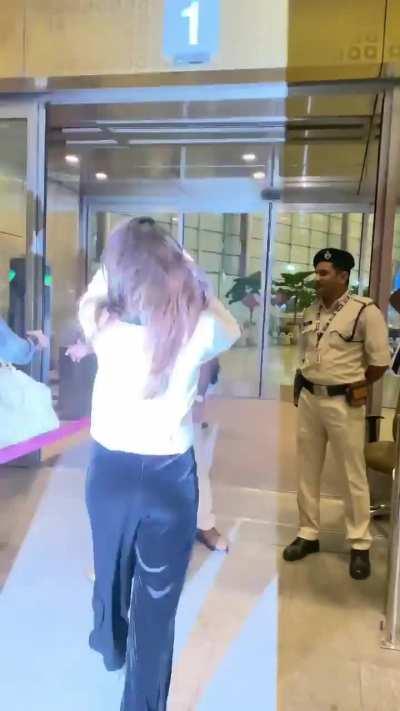 Kiara Slays in White & Black outfit at Airport