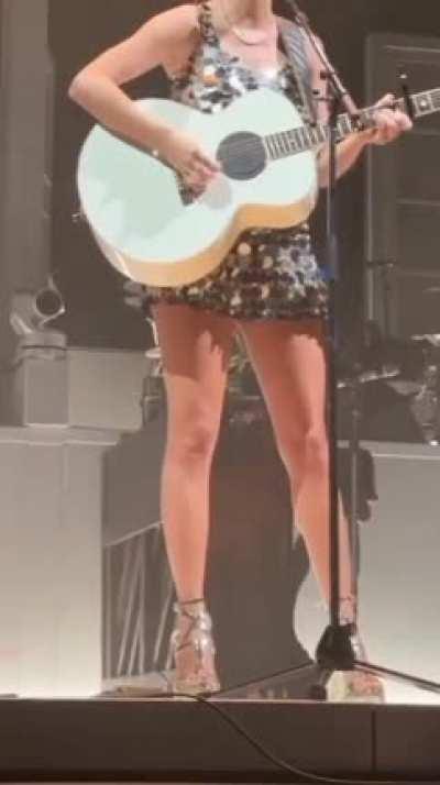 More world class legs on show from Tay in LDN last night.