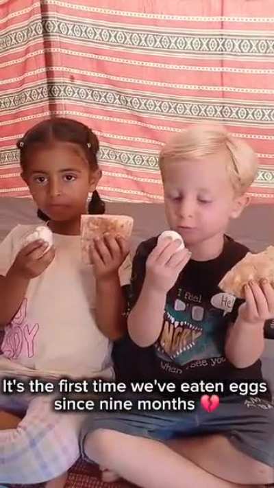 The family of two Palestinian kids Ahmed and Sandy I am in touch with. With the first time we donated to them, they were able to eat eggs after months of genocide. Their mom sent this video to me!💔