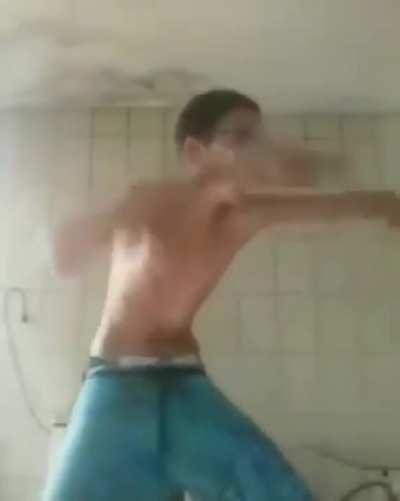 Muca cheirado dois dias sem dormir