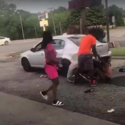 Man REFUSES to let his GF get jumped 2v1.