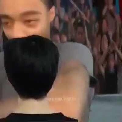 TOP 10 PELEAS MAS EPICAS DEL ANIME