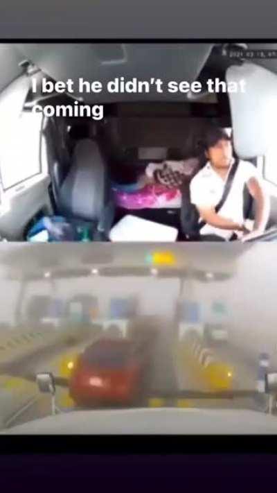This trucker using his cellphone & driving recklessly during a heavy fog