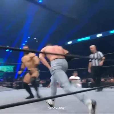 Çaktırmadan donumu düzeltmeye çalışıyorumdur.