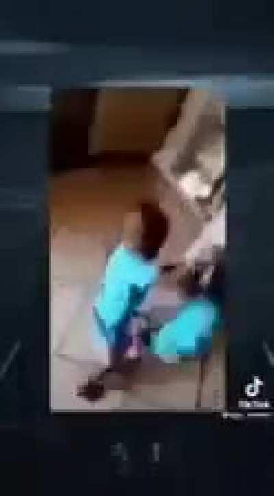 extremely friendly fight 😊😁