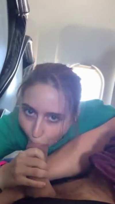 I dared my cousin to blow me on the plane and holy shit she actually did it!