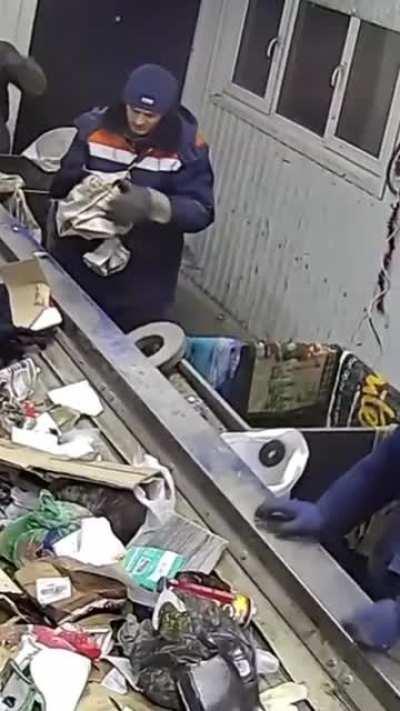 Someone tried to throw away a kitten