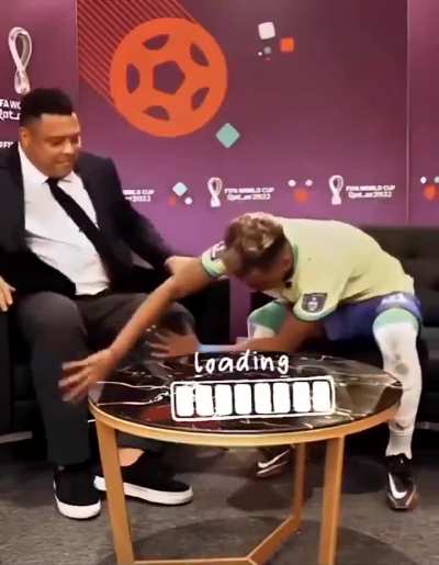 Um gordo mágico na rua