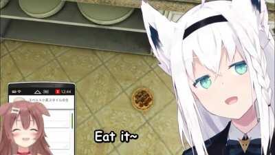 Korone doesn't wanna eat Fubuki's pizza.