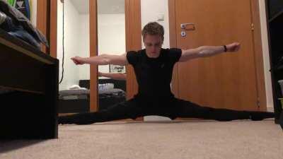 First time sliding unassisted into middle splits, lost my balance a bit at the bottom though this will need to be improved. First time I started training splits was the 7th of June this year, key is strengthening this range, I never did any passive stretc