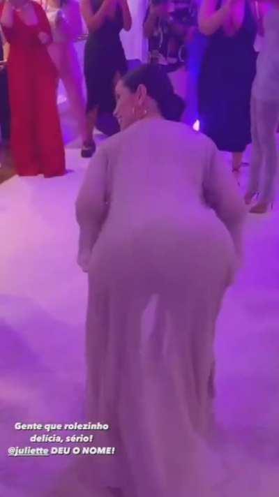 Juliette rebolando 