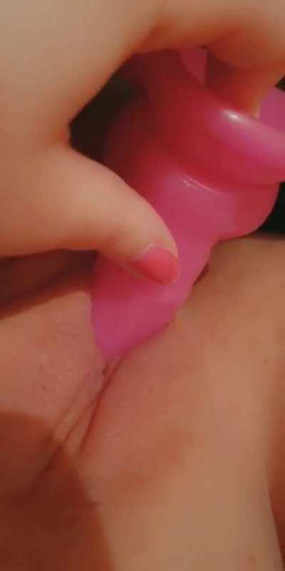 Matching my nails to my dildo is a look 😈