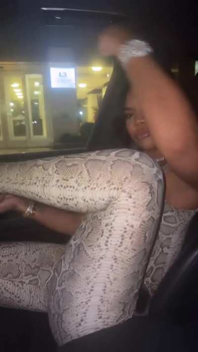 I'll fuck Kitty right in that small ass seat🍆💦💦💦💦