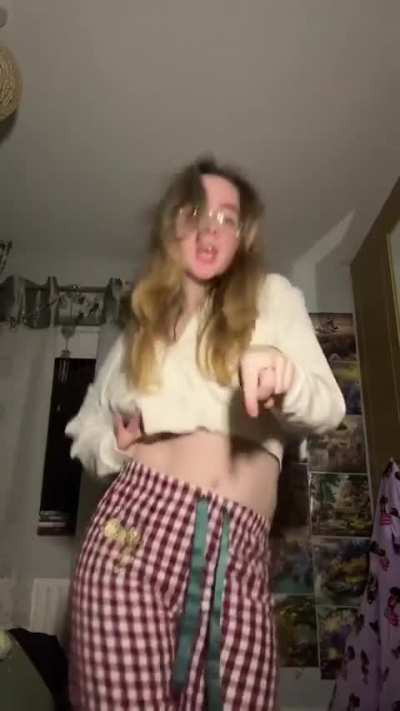 shes just so damn hot 