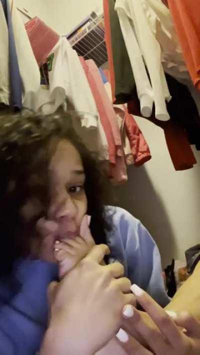 My feet taste so good😋