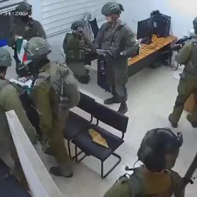 Last night, Israeli soldiers invaded Aida Refugee camp in the West Bank, destroying homes & abducting Palestinians. The soldiers were also recorded seizing Chilean club Deportivo Palestino football kits.