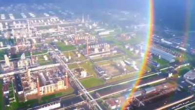 🔥 🌈It turns out that rainbows are round.