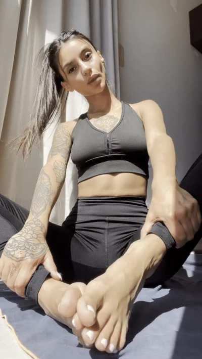 My feet will make you forget everything; there is nothing but pleasure.