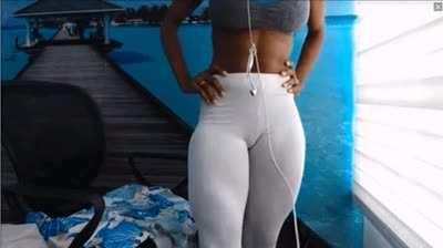 Strong Horny Personal Trainer Flexes Her Massive Leg Muscles