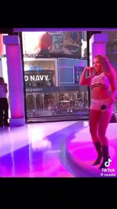 Tinashe Delivers a Sizzling Performance of 'Nasty' at the MTV🔥