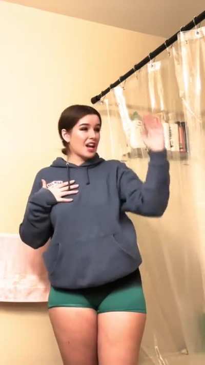 of course she knows she’s THAT girl