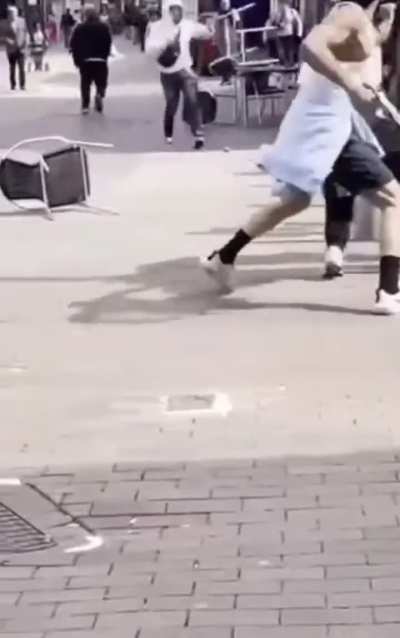 Dude gets jumped got pulling out a butcher knife on a busy high street.