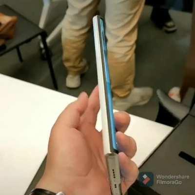 The new Oppo roll screen smartphone is smooth